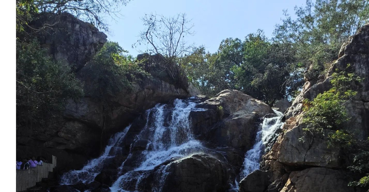 Nestled deep within the lush forests of Keonjhar, Sanghagra Waterfall stands as a testament to nature's raw beauty. Its cascading waters weave a mesmerizing tapestry, . . #SanghagraWaterfall #NatureLovers #adventuretime #keonjhar #odishatourism by Shutterverse