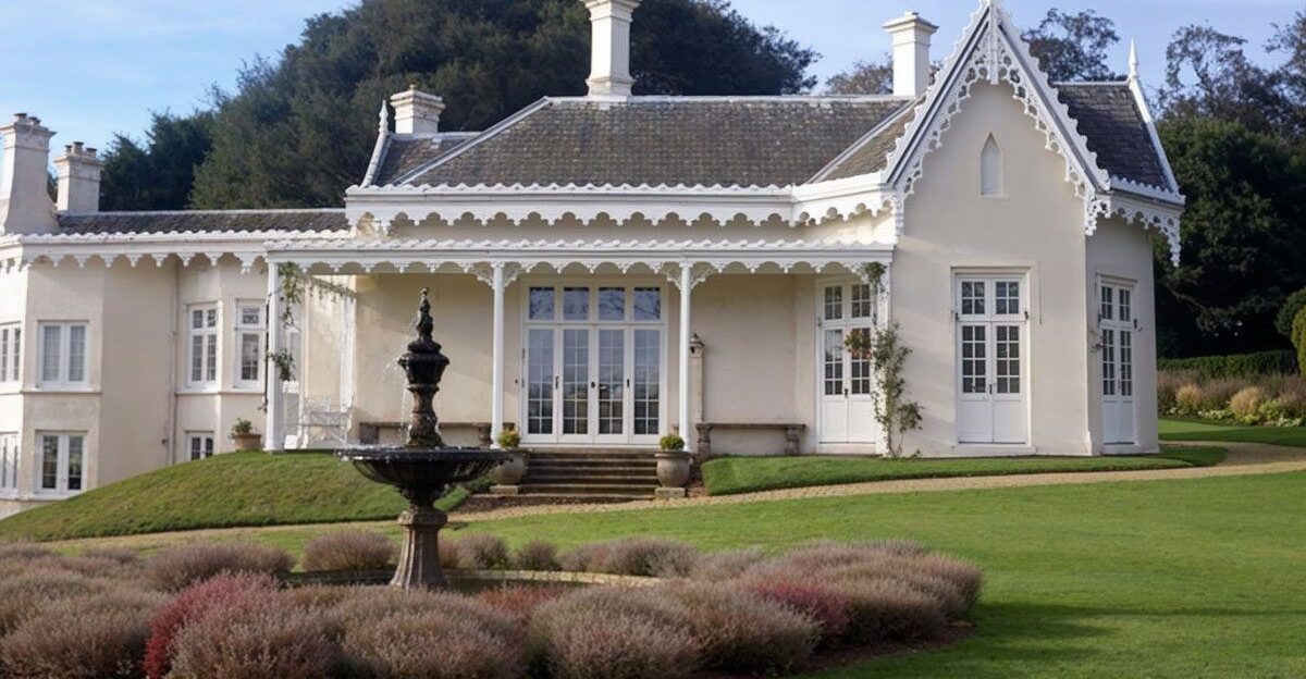 Inside Adelaide Cottage A Royal Retreat by Pam Duggan