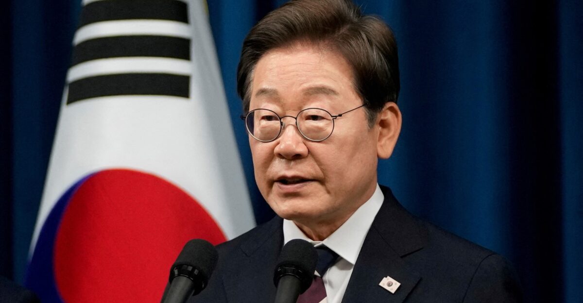 South Korea s Lee pledges support on trade issues in meet with top