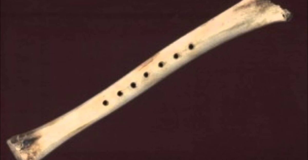 Bone Flute by orobus impoloderius