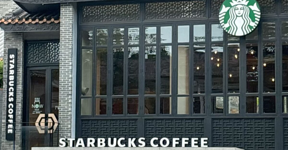Starbucks Quangzhou China by Tsushimi