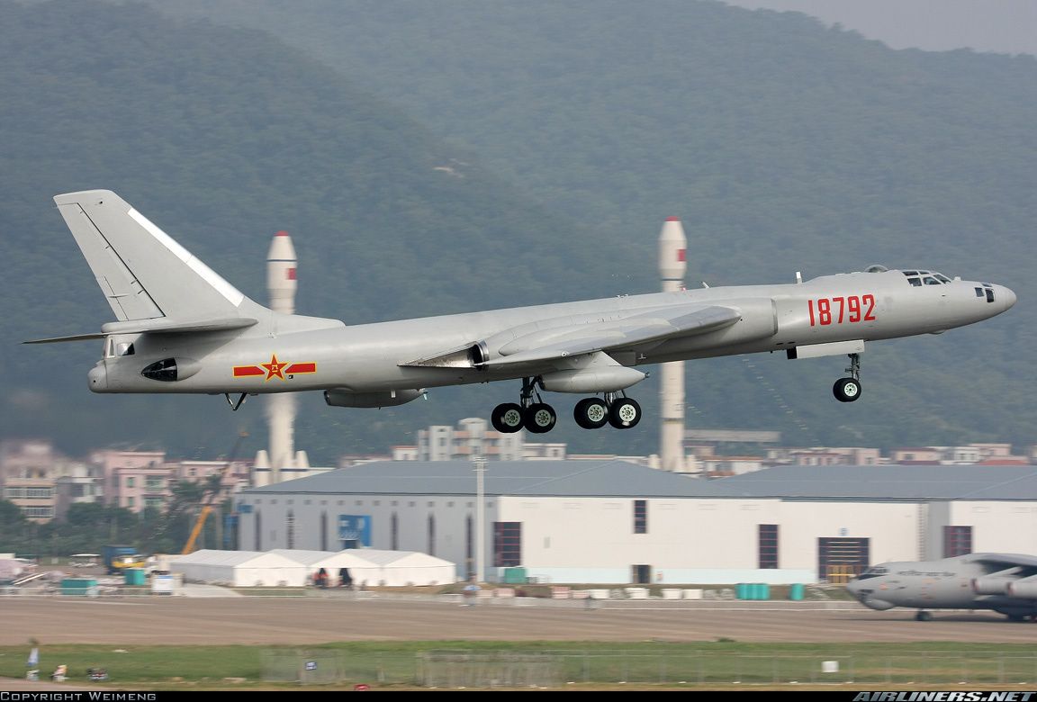 Xian H-6-kitayskaya litsenzionnaya kopiya sovetskogo reaktivnogo bombardirovschika Tu-16 by Akimov Sergey