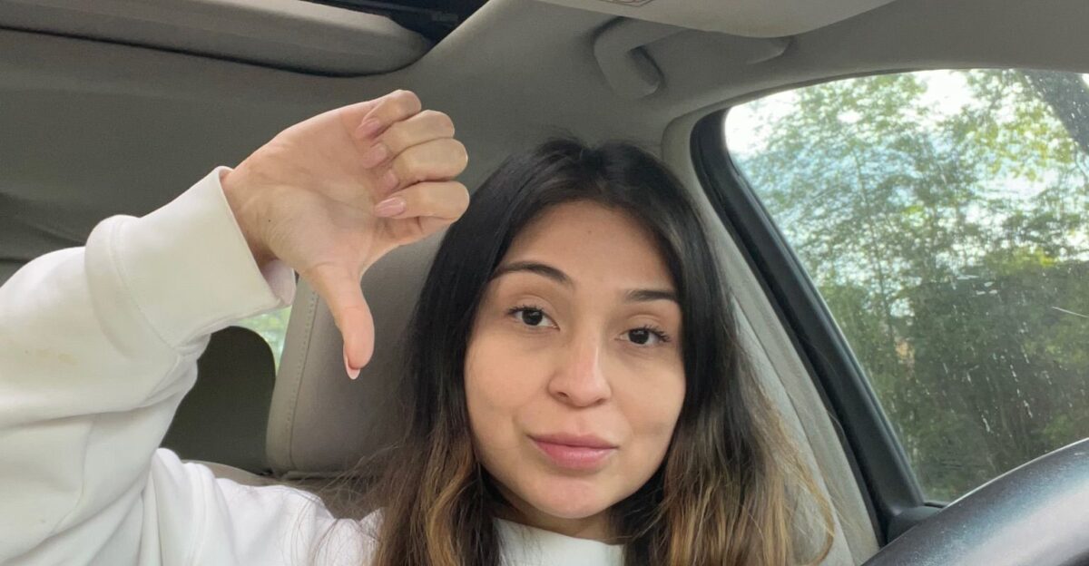 Gen Z drivers say this gesture is a bigger insult than flipping the bird by retyon