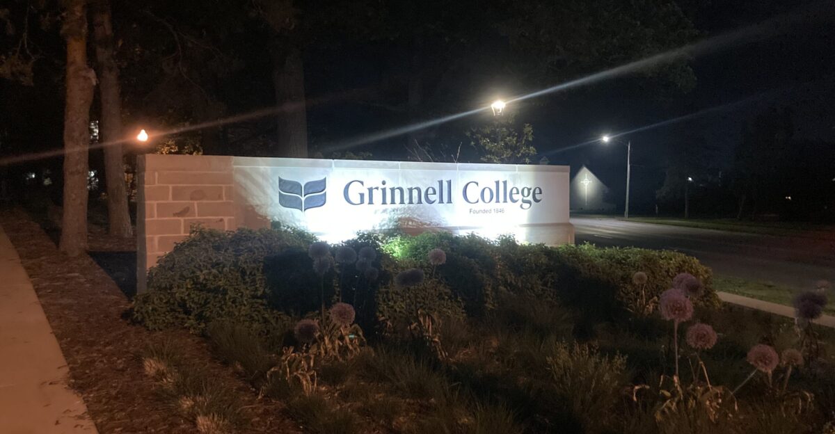 Entry sign at Grinnell College in Grinnell Iowa