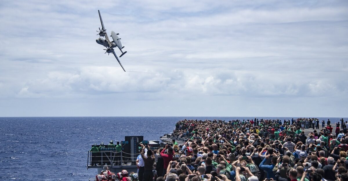 e-2c hawkeye awacs carrier airborne early warning vaw nimitz-class aircraft carrier uss carl vinson cvn 70