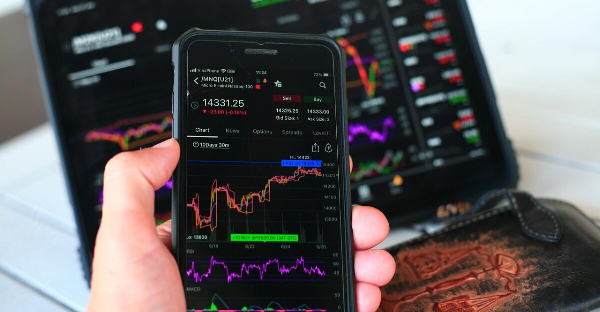 stock market chart smartphone finance investment stocks market dow nasdaq recession crisis trading themis derivatives crash libra fomo economy graph business financial mobile phone stock market stock market stock market stock market stock market trading