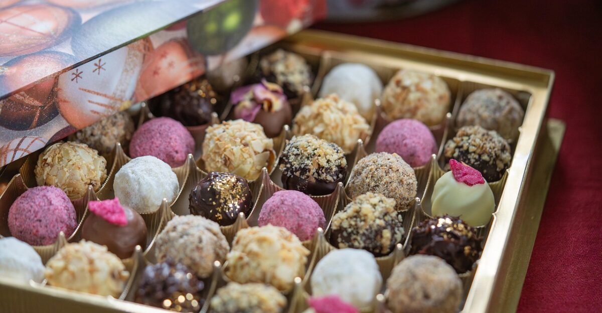 chocolate chocolate truffles chocolate praline confiserie nibble cute truffles enjoyment christmas gift food chocolate chocolate chocolate chocolate chocolate