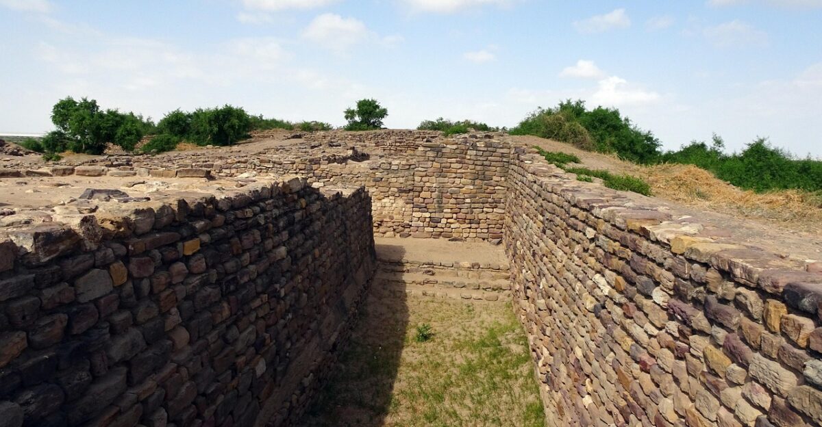 dholavira archaeological site excavation structure water management khadir bet kutch kotada timba ruins ancient indus valley civilization tropic of cancer harappan site great rann of kutch gujarat india dholavira dholavira dholavira dholavira dholavira