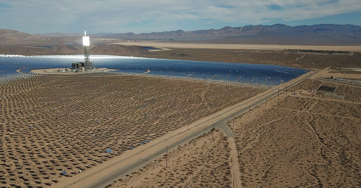 sun solar energy solar power plant energy transition solar cells solar system power generation nature renewable electricity usa desert nevada alternatively nuclear phaseout sunbeams electricity production ivanpah