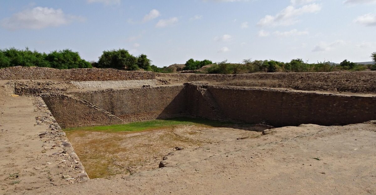 dholavira archaeological site excavation water reservoir khadirbet kutch kotada timba ruins ancient indus valley civilization tropic of cancer harappan site great rann of kutch gujarat india brown cancer dholavira dholavira dholavira dholavira dholavira kutch gujarat