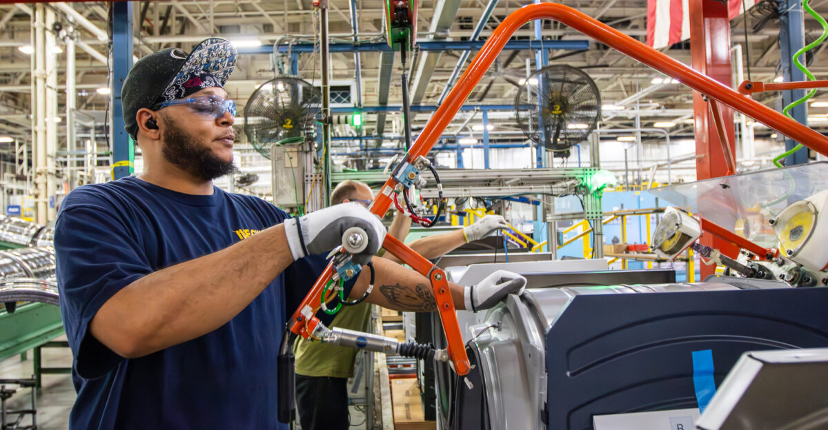 GE Appliances Expands U S Manufacturing With Historic 3 Billion