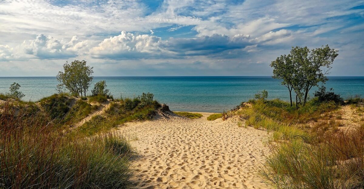 indiana dunes state park beach lake michigan sky clouds trees shoreline nature outdoors vacation holiday summer footprints beautiful hdr beach beach beach beach beach summer