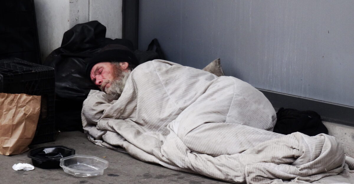 File Homeless man sleeping on Dundas 2016 07 16 2 JPG