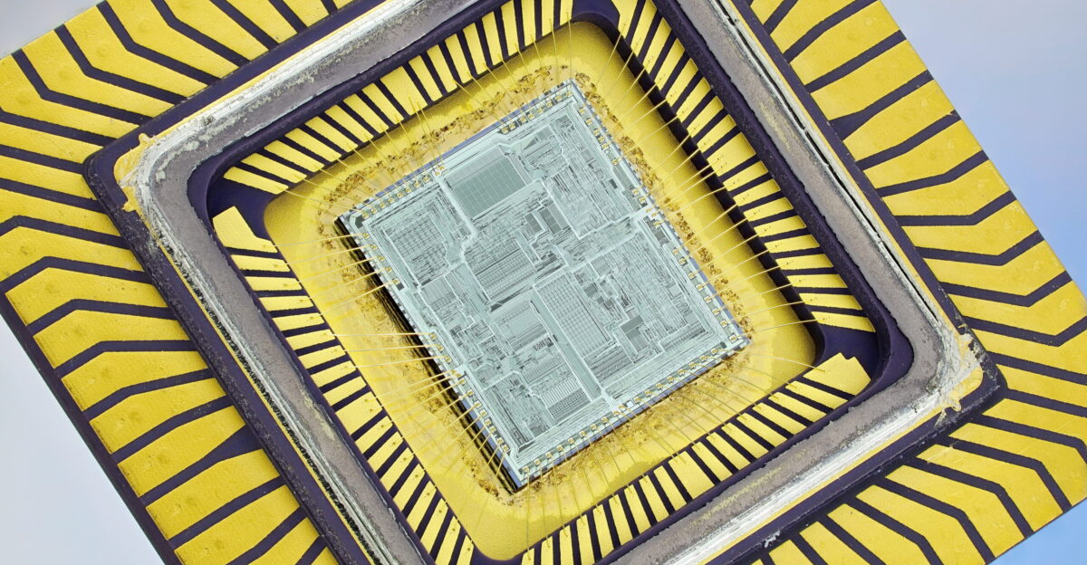 Intel R80186 die CLCC package