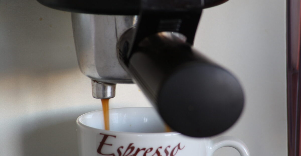 Making of espresso coffee on a home presso coffee maker