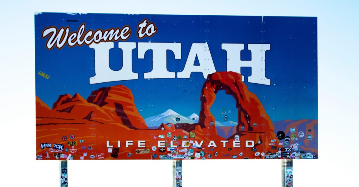 Welcome to Utah signage
