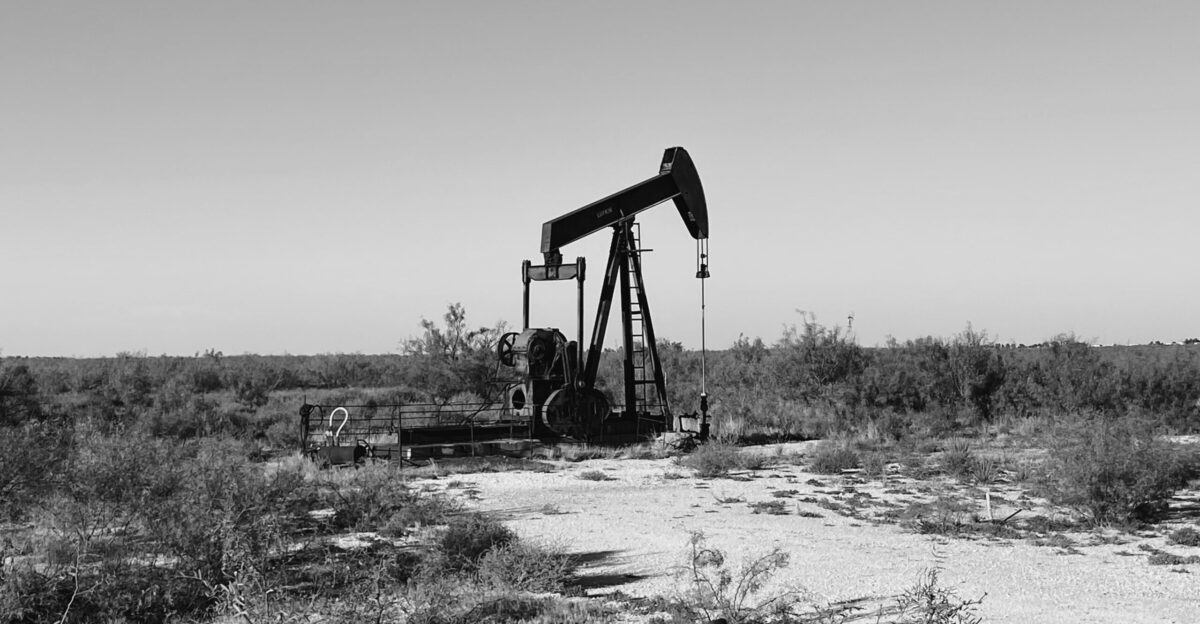 a black and white photo of an oil pump