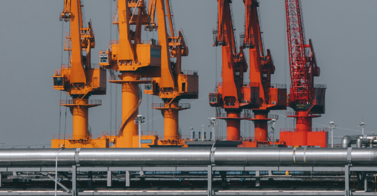 a large group of cranes sitting on top of a bridge