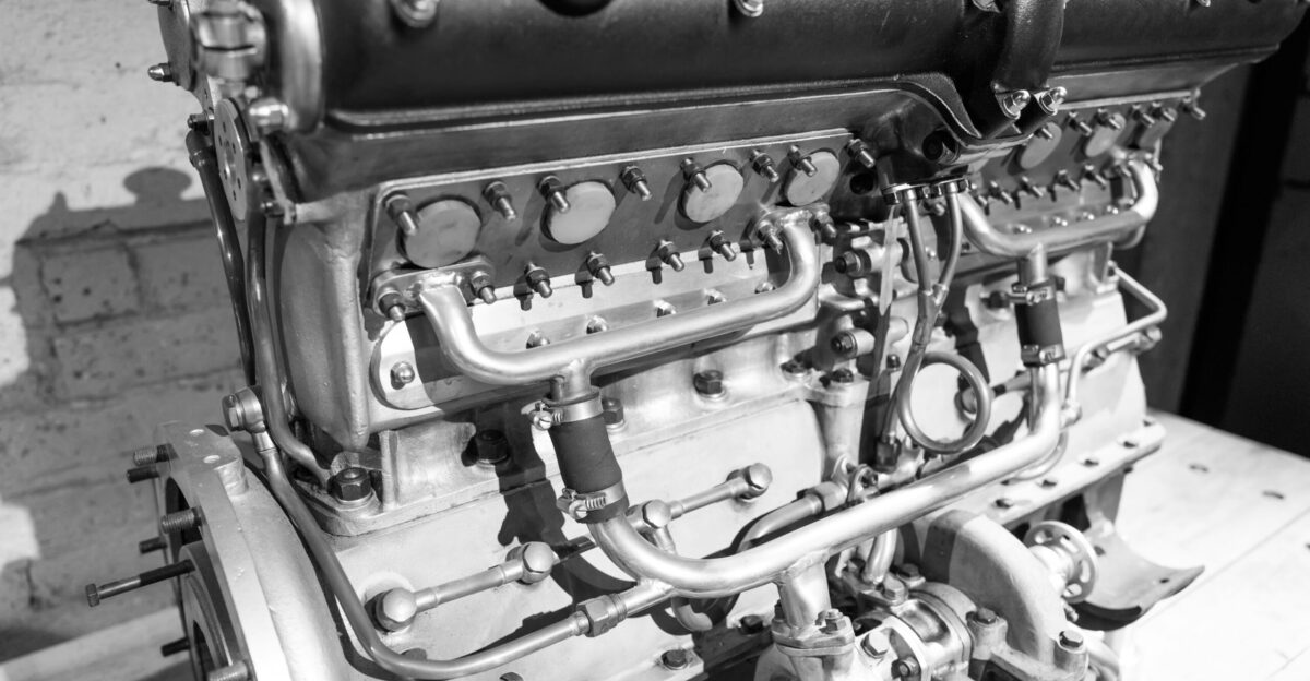 a black and white photo of a large engine