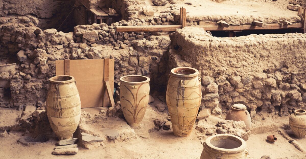 A group of vases sitting next to a building