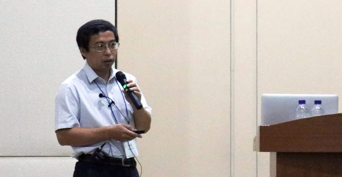 Computer scientist Xi Chen speaking at the Center for Quantum Nanoscience in Ewha Womans University