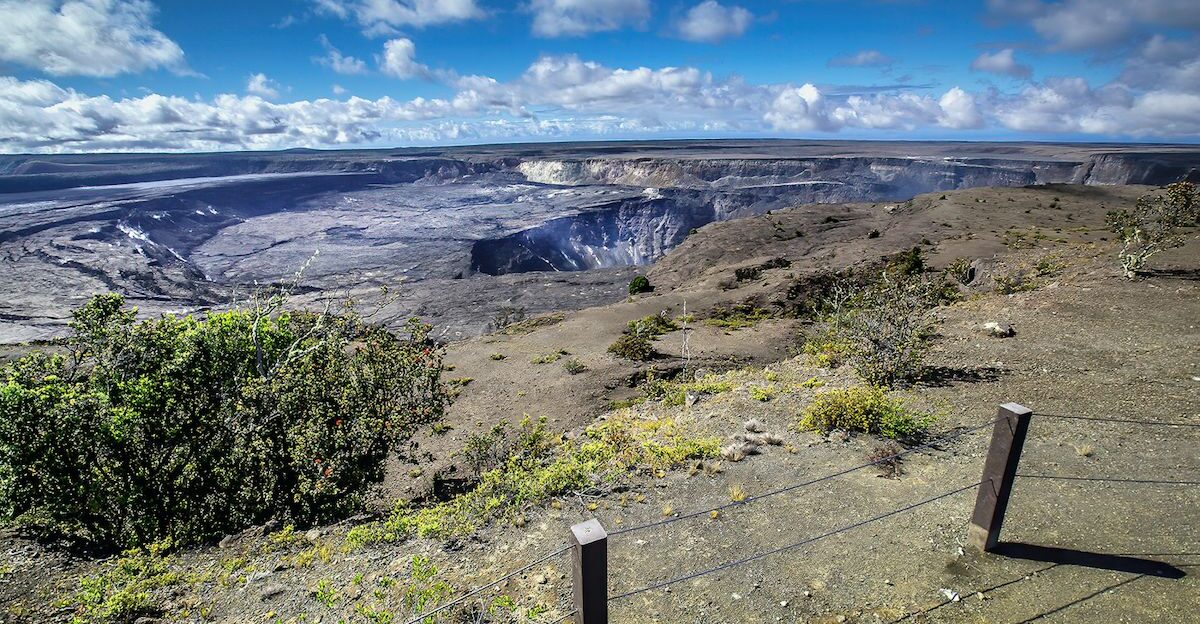 See This View of K lauea Volcano From U kahuna Bluff - Hawaii Magazine by Tracy Kross