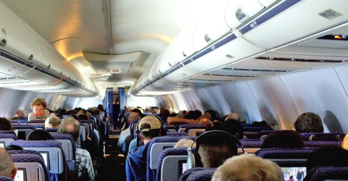 Airplane passengers stuck on a tarmac for hours with no AC or water became so desperate they called 911 An Air Transat flight from Brussels to Montreal was grounded due to bad weather leaving passengers stuck on the tarmac for hours without air conditioning food or water Passengers called 911 for help after four hours when the airline said the situation was beyond their control Police officers by laila corner