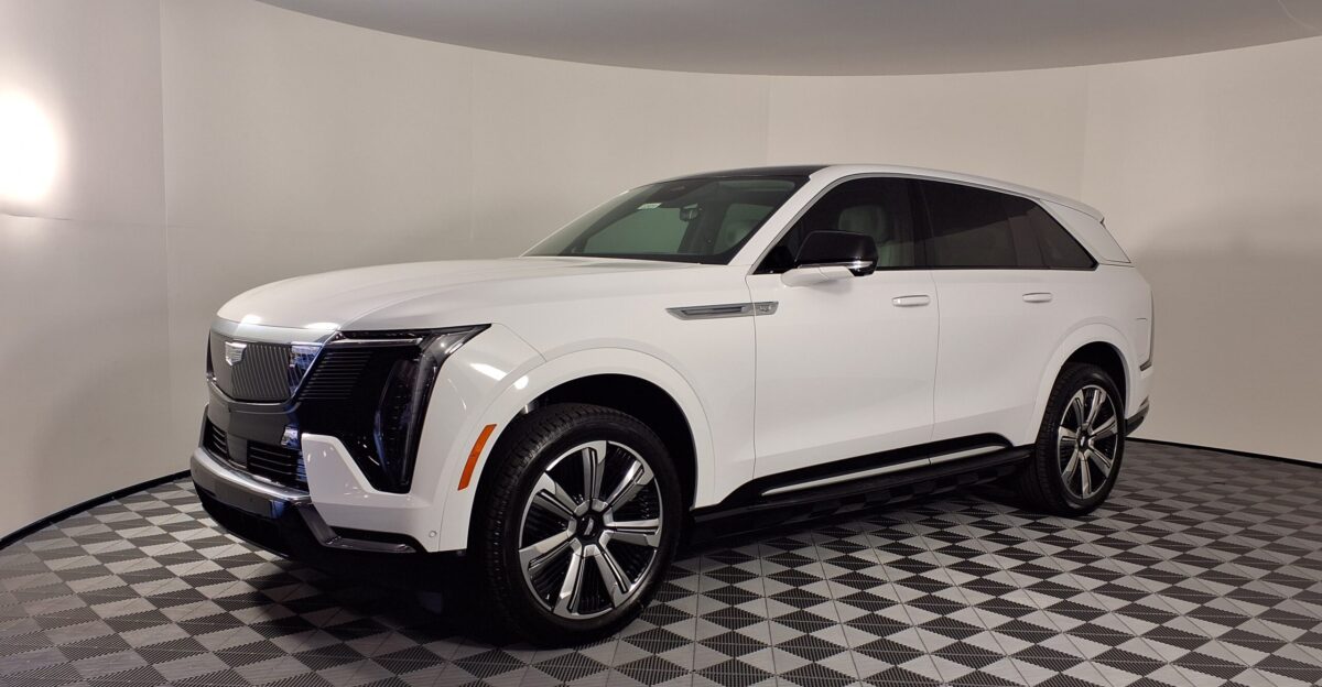 Cadillac Escalade IQ Luxury 1 - Shot at Earnhardt Chandler Cadillac in Chandler AZ