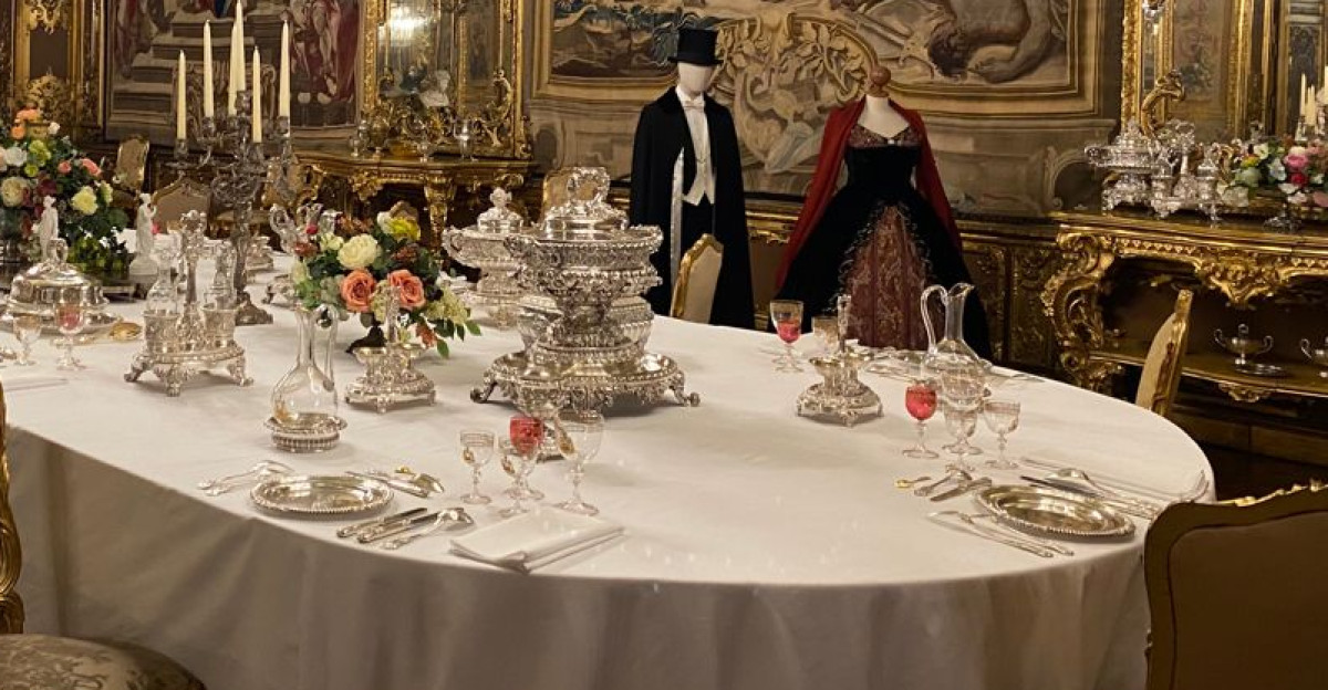 royal gold banquet aristocratic cristalchandelier splendor by Angela