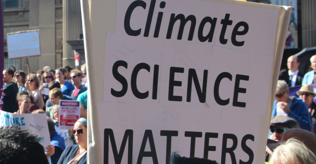 Thousands of Melburnians turned up and marched for science on April 22, #Earthday2017. Science matters to society. The march is based upon 4 major goals: science literacy, open communication, informed public policy, and stable investment in science and research. Many of those present raised the importance of climate science in signs and in the speeches given.