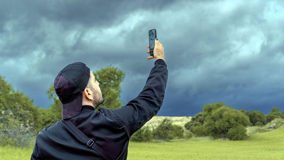 Two little-known reasons you re getting patchy phone signal - and how you can fix them to enjoy f by Daw Yadana