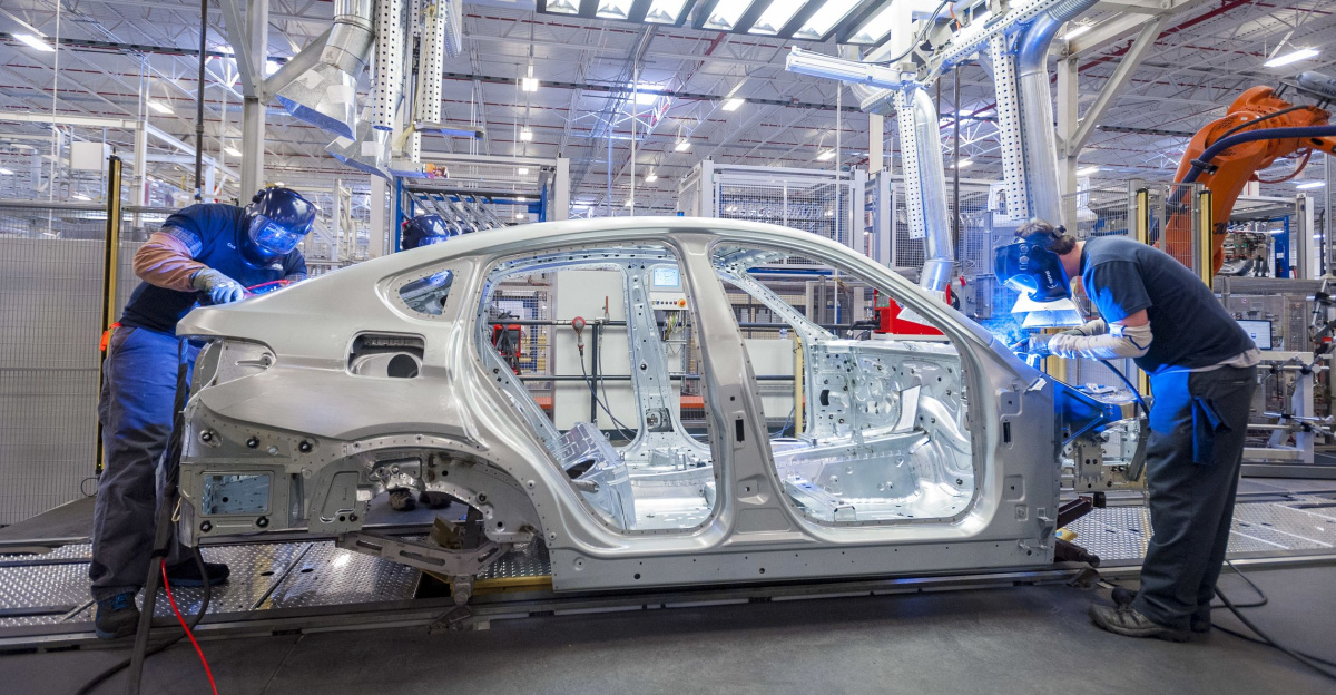 BMW X4 – výrobní proces by BMW Česká republika