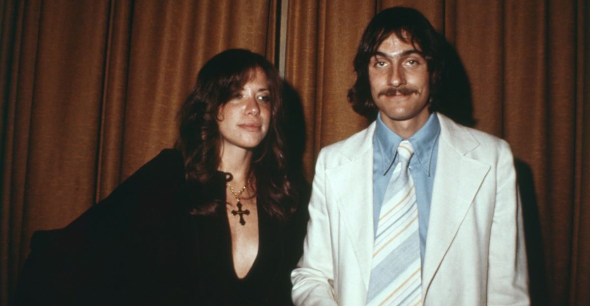 Carly Simon Shares about Long and Haunting Loss in Tribute to Sisters Lucy and Joanna Who Died 1 Day Apart by Pinterest Preview amomama com