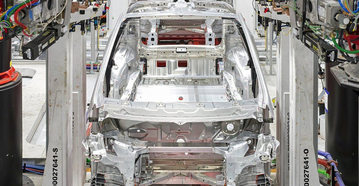 TWENTY MILES EAST of Reno, Nev., where packs of wild mustangs roam free through the parched landscape, Tesla Gigafactory 1 sprawls near Interstate 80. It is a destination for engineers from all over the world, to which any Reno hotel clerk can give you precise, can’t-miss-it directions. The Gigafactory, whose construction began in June 2014, is not only outrageously large but also on its way to becoming the biggest manufacturing plant on earth. Now 30 percent complete, its square footage already by Active English Institute