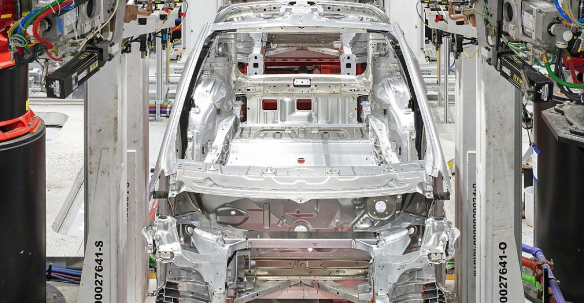 TWENTY MILES EAST of Reno, Nev., where packs of wild mustangs roam free through the parched landscape, Tesla Gigafactory 1 sprawls near Interstate 80. It is a destination for engineers from all over the world, to which any Reno hotel clerk can give you precise, can’t-miss-it directions. The Gigafactory, whose construction began in June 2014, is not only outrageously large but also on its way to becoming the biggest manufacturing plant on earth. Now 30 percent complete, its square footage already by Active English Institute