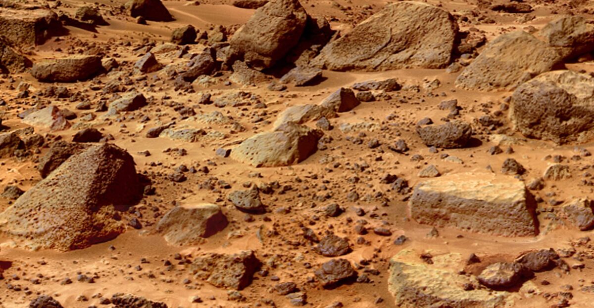Mars surface terrain July 4 1997 by Paul