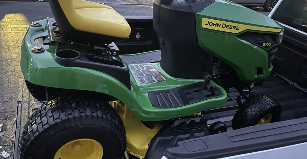 John Deree S100 Reading Lawnmower Like New 1999 Included Bag Catcher