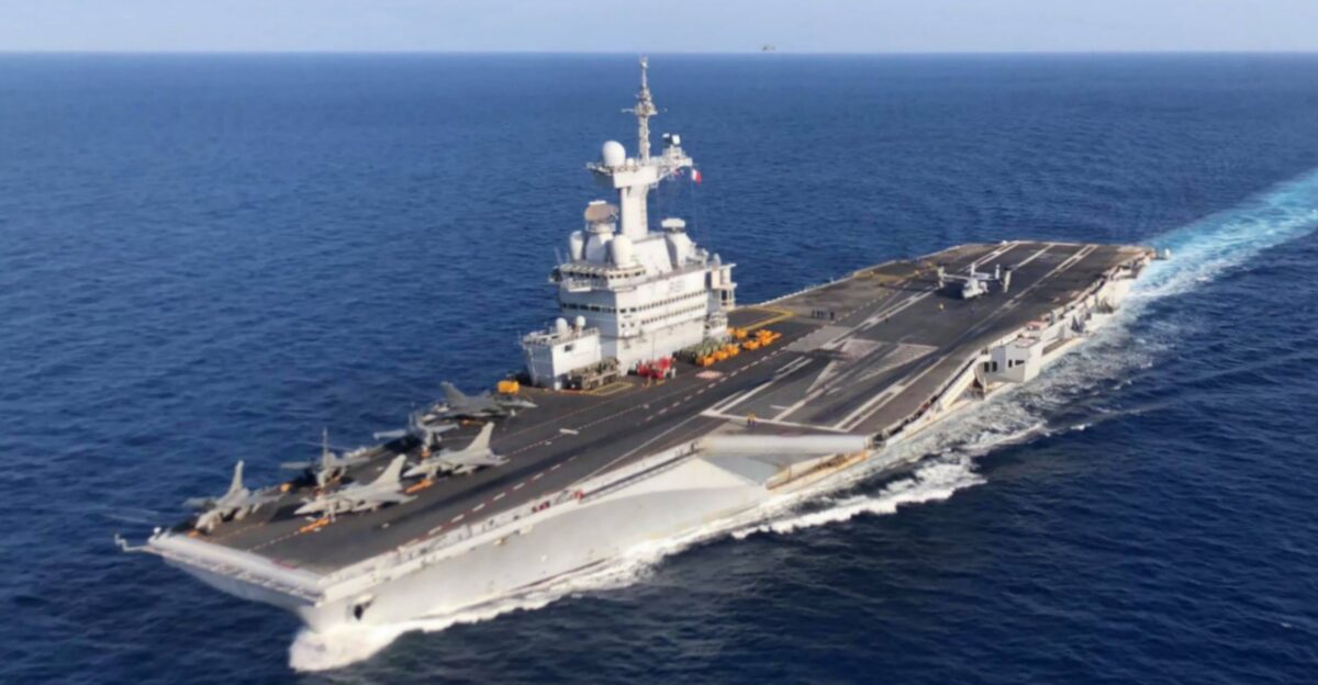 A U S Marine MV-22 Osprey sits on the flight deck of the French aircraft carrier Charles de Gaulle R91 on 24 April 2019
