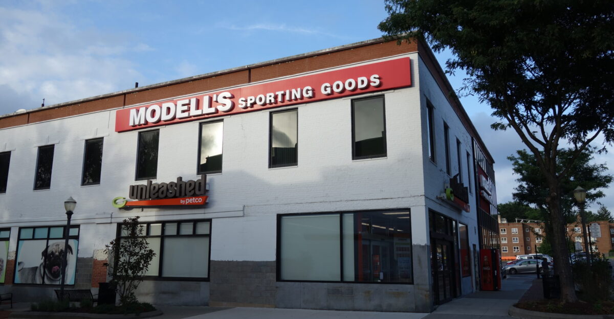 The Modell s Sporting Goods within Building C in the eastern half of the Fresh Meadows Place Shopping Center at 190th Street and 64th Avenue in Fresh Meadows Queens The Modell s has since closed