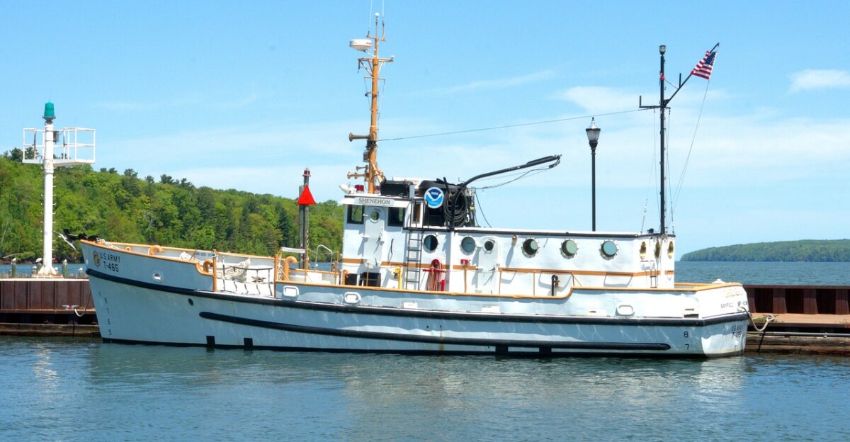 noaa research vessel shenehon research vessel shenehon ship boat army tug transport marine science sea lake lake superior bayfield wisconsin harbor harbour pier r v great lakes environmental research nature environmental noaa blue science blue research blue army