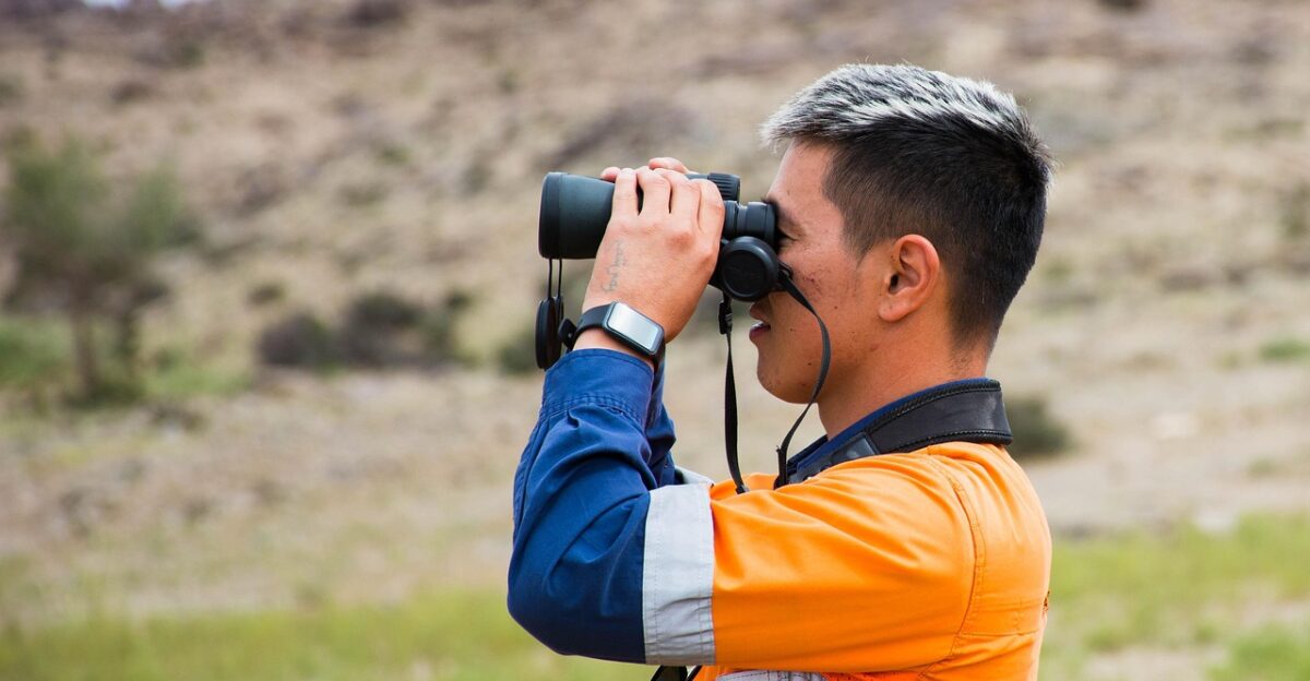 man conservationist binoculars outdoors nature conservationist conservationist conservationist conservationist conservationist binoculars binoculars binoculars binoculars
