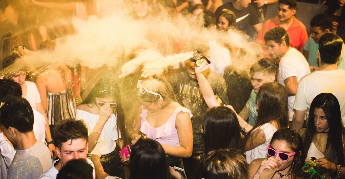 people crowd viewer many male