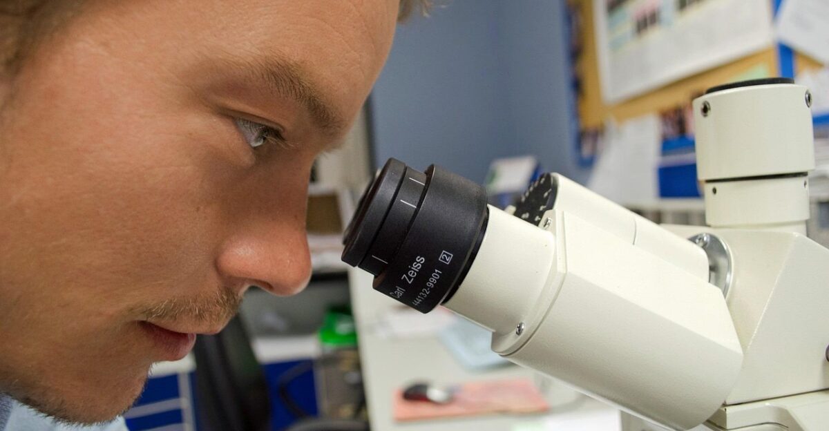 people scientist microscope white chemistry microscopy expensive stereo tool biotechnology equipment scientific object research biology science professional laboratory scientist scientist scientist scientist scientist microscope research science