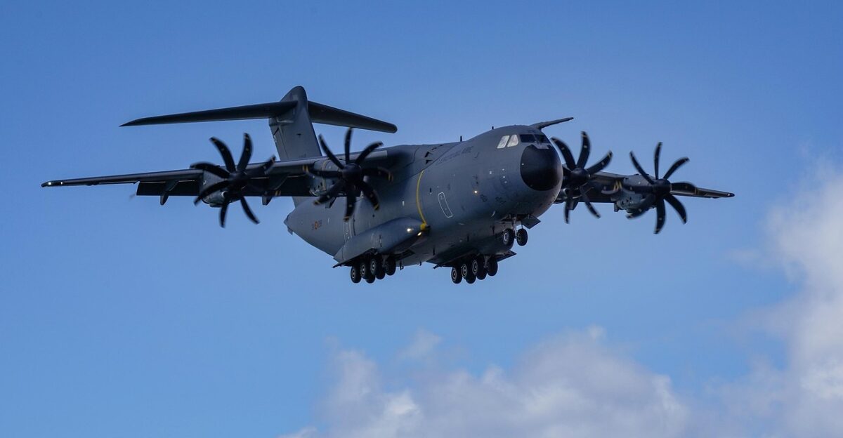 plane aviator approach military a400m land motors gray