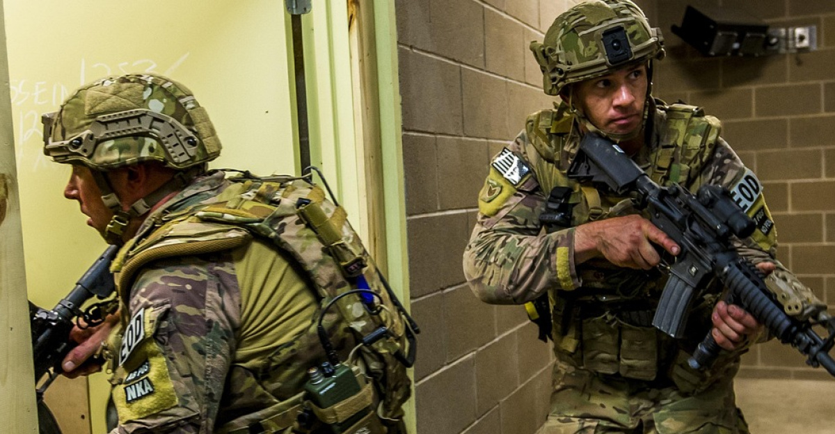 soldiers, training, exercise, breach, firearm, assault rifle, army, armed forces, spec ops, military, uniform, armed, camouflage, camp, military camp, american soldier, boot camp, martial, special, warrior, practicing, soldiers, army, army, army, army, army, military