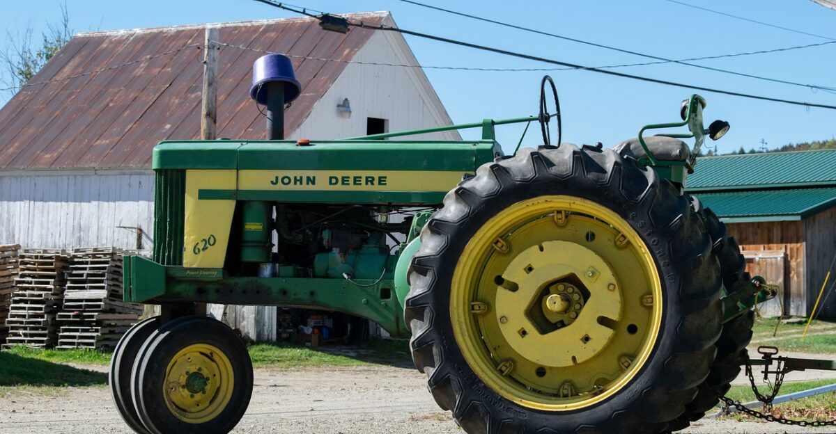 tractor john deer john dear nature agriculture tractors farmer machine vehicle summer barn vintage green john deere retro travel side classic antique transport old farm vermont usa