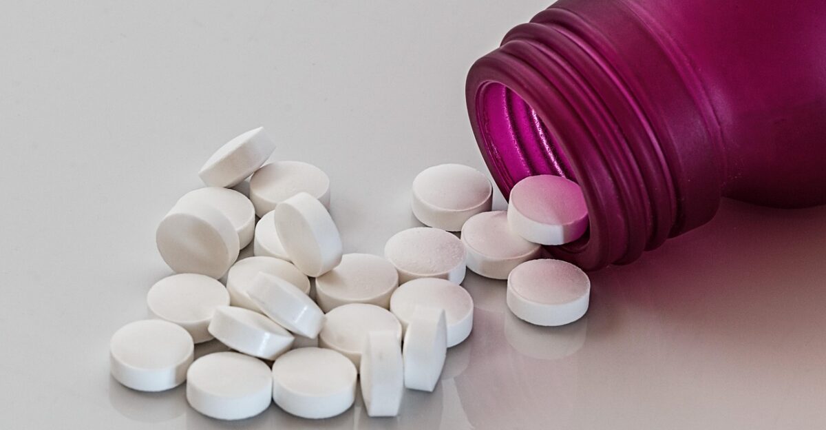 pills medication tablets bottle drugstore medicine healthcare headache pharmaceutical chemist pharmacist prescription pharmacy