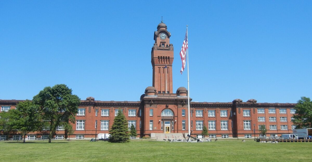 File Great Lakes Bldg 1 jpg - Wikimedia Commons