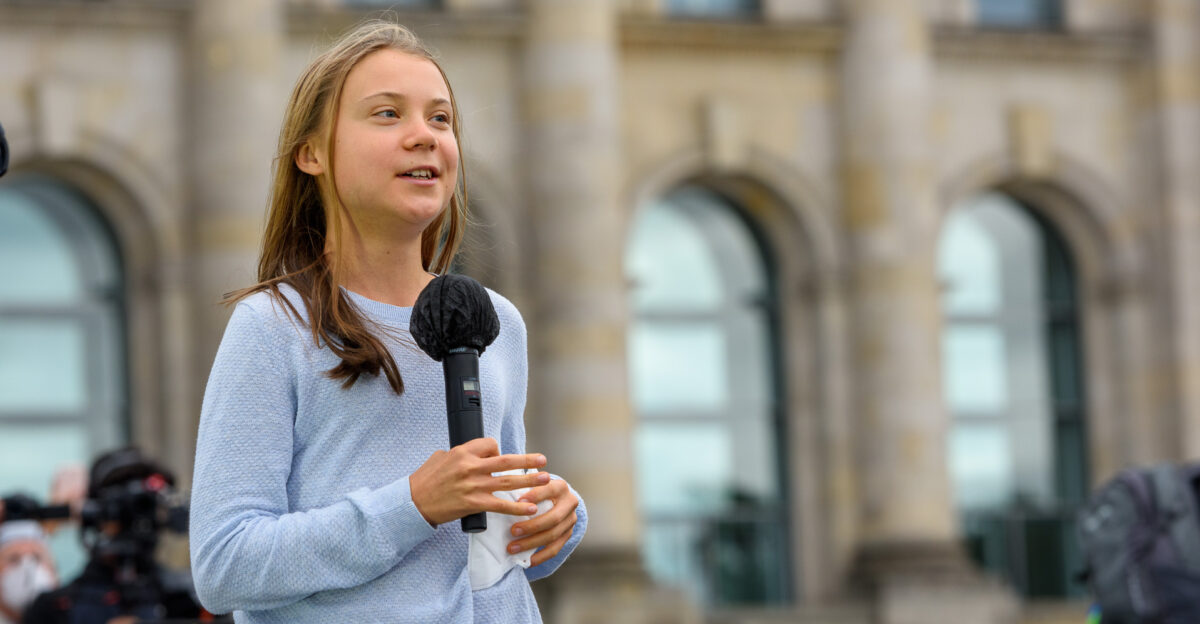 Greta Thunberg spricht beim Klimastreik vor dem Reichstag Berlin 24 09 21