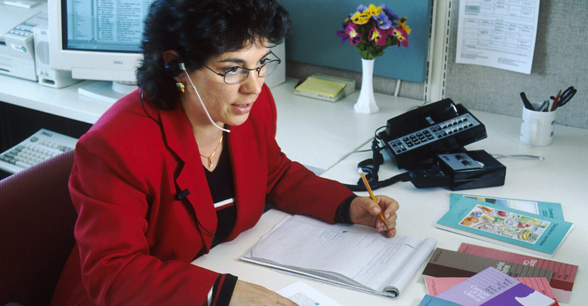 Title Health Professional Answers Questions Description A Cancer Information Specialist female Caucasian wearing a phone headset answers questions from the public patients and health professionals about the prevention detection and treatment of cancer Topics Categories People - Adult People - Health Professional Type Color Photo Source National Cancer Institute